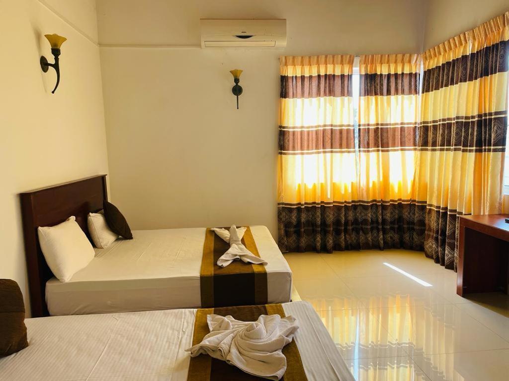Aradhana Airport Transit Hotel Katunayaka Exterior foto